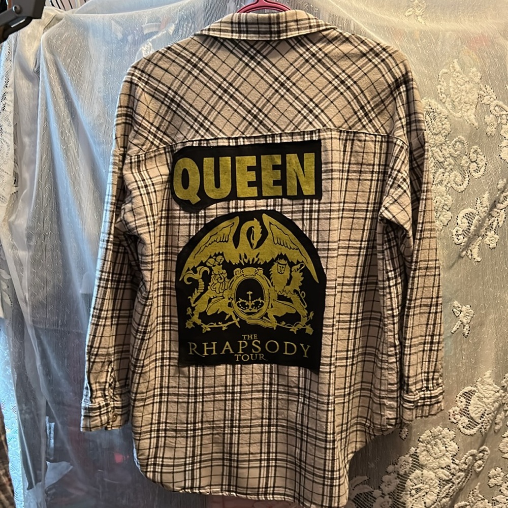 🔥 SOLD 🔥 QUEEN handcrafted plaid button-down shirt